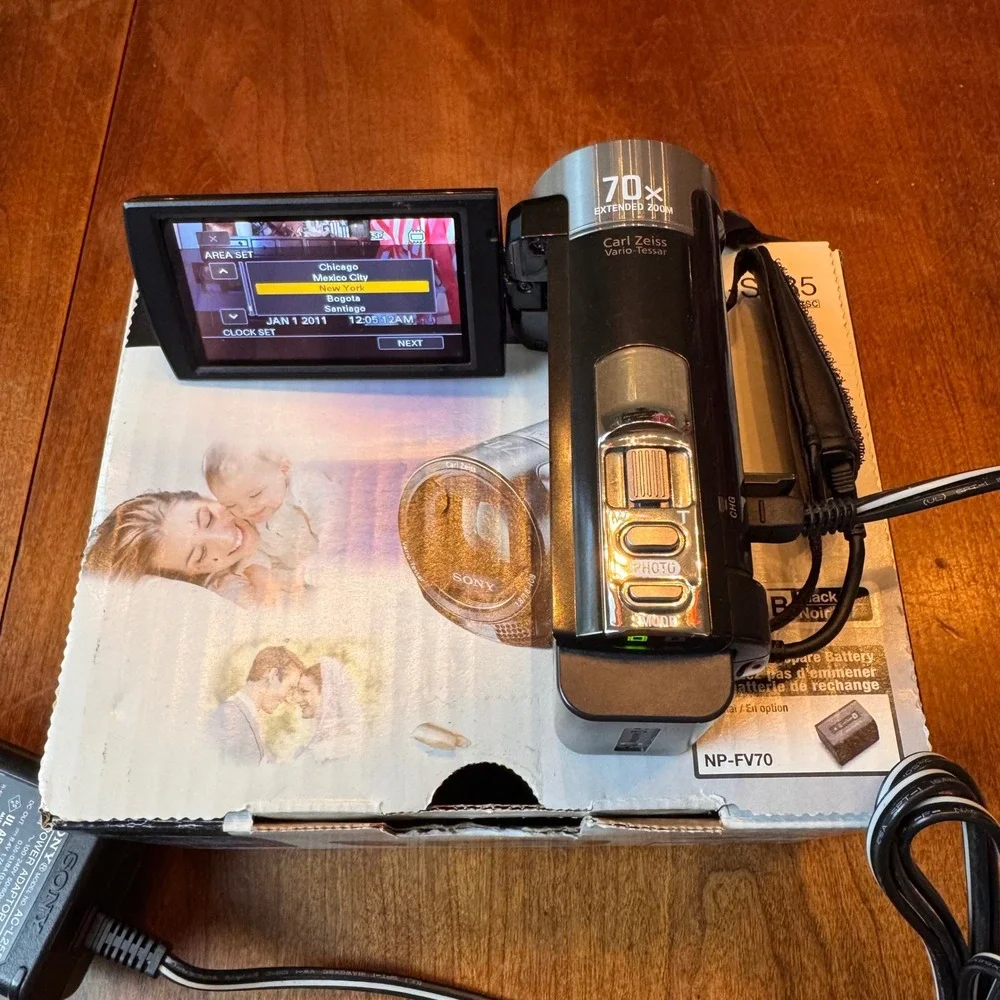 Sony Camcorder TESTED Black DCR-SX85 Handycam 70x Zoom 16GB Carl Zeiss Lens